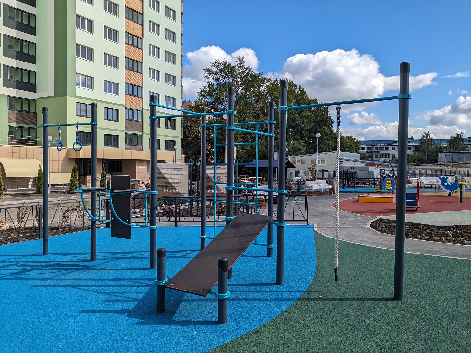 Современная детская площадка в ЖК "Весна": уникальный проект нашей компании