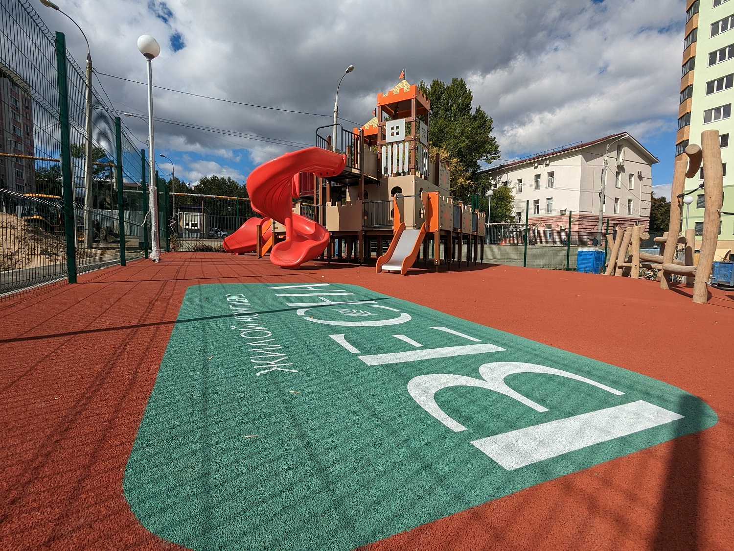 Современная детская площадка в ЖК "Весна": уникальный проект нашей компании